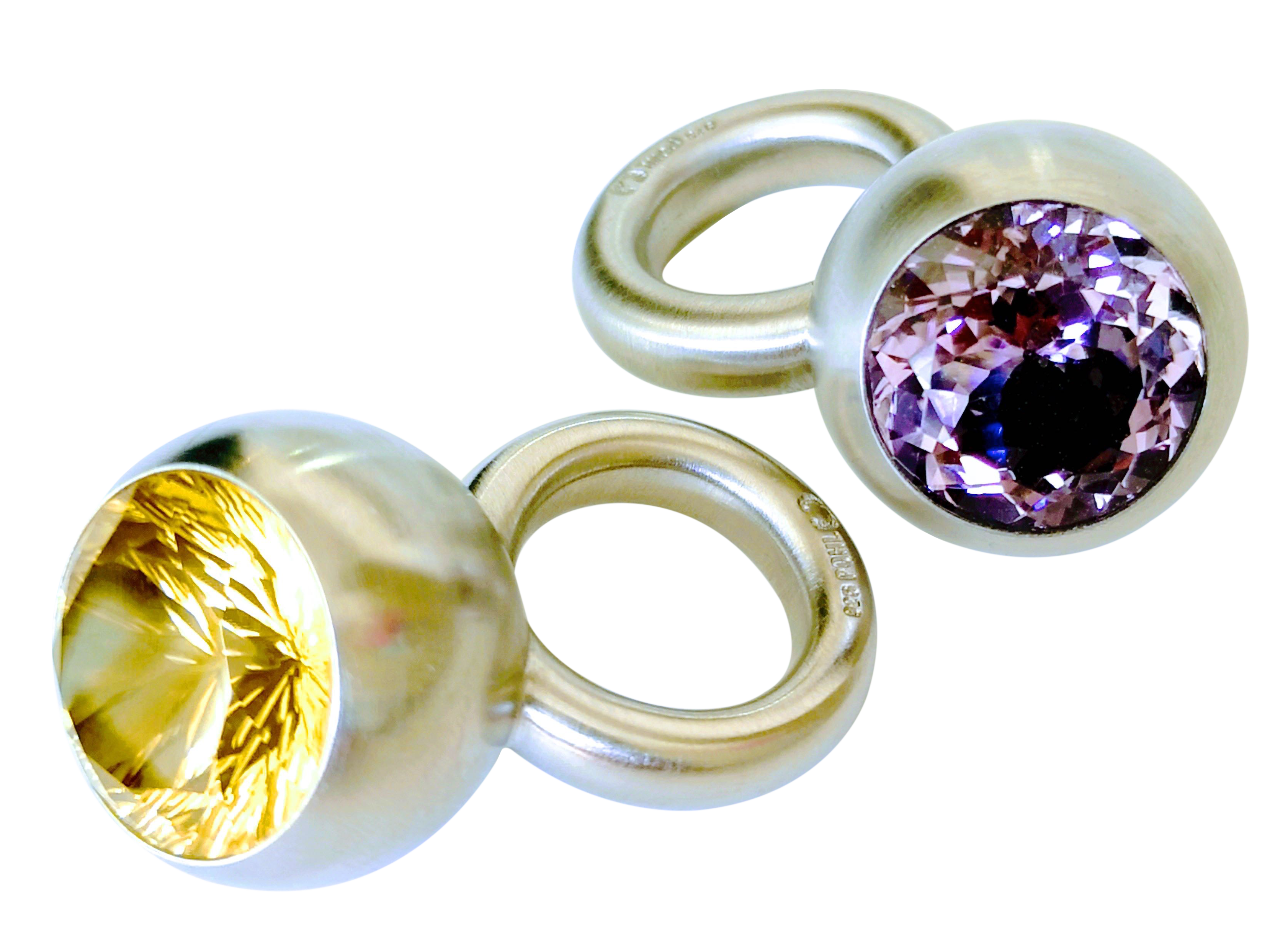 Silberne Kugelringe mit lila und gelbem Stein von Thomas Pohl